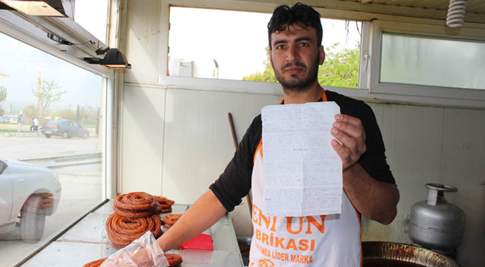 Erdoğan sevgisi ilkokul mezununa bakın ne yaptırdı..