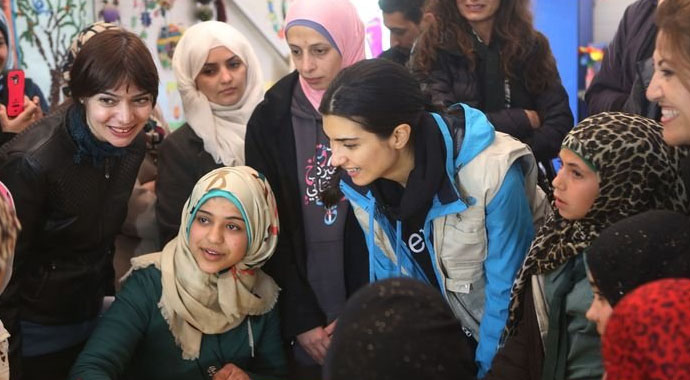 Tuba Büyüküstün Suriyeli çocuklarla buluştu