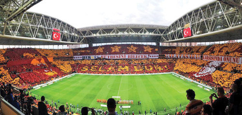 Galatasaraylı futbolcular derbi zaferi sonrası sevinçli fakay temkinliydi