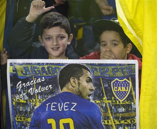 Tevez evine döndü! 40 bin kişi karşıladı