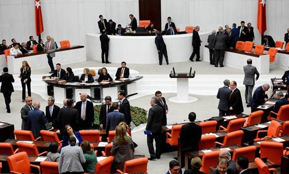Tezkere Meclis'ten geçti