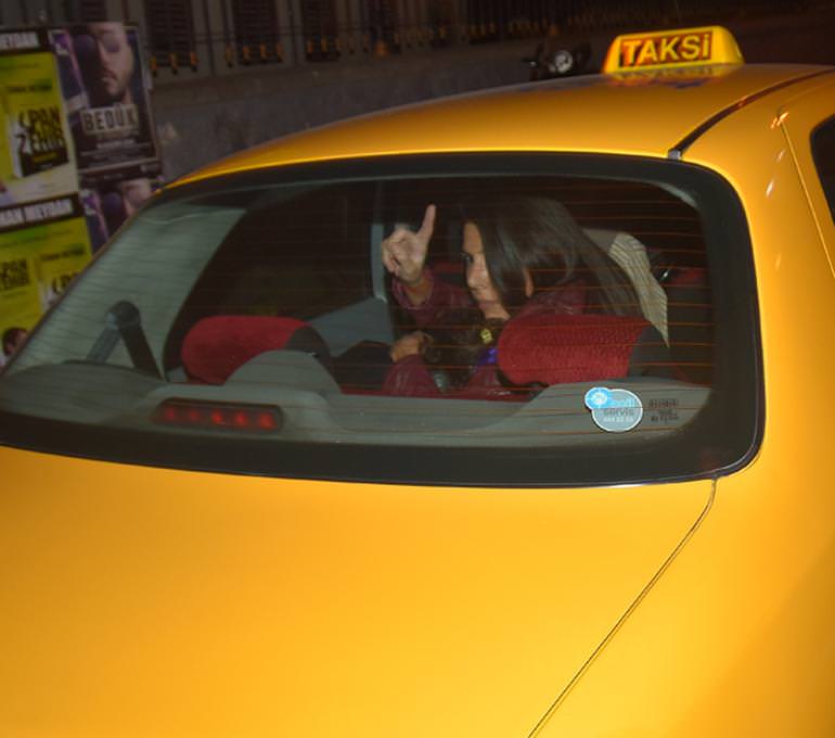 Ünlü şarkıcı tekme tokat kavga etti!