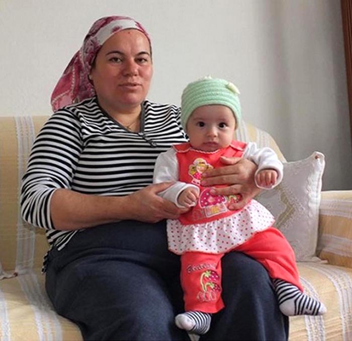 Eşini öldürüp kızını ayakları ile ezdi cezaevinde bakın ne yaptı!