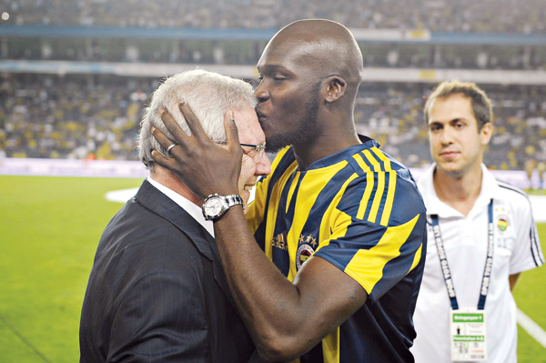 Moussa Sow veda maçında gözyaşlarını tutamadı, 'Sizi unutamam'