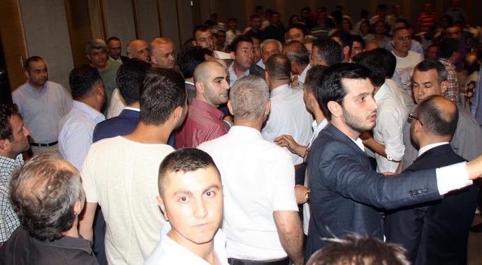 AK Parti iftarında eski vekil belediye başkanı ile tartıştı