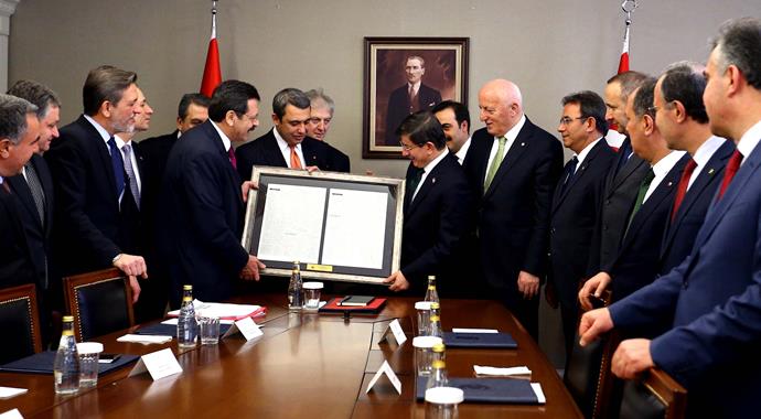 Hisarcıklıoğlu'ndan Davutoğlu'na büyük sürpriz