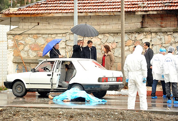 Otomobilde infaz! 4 kişi hayatını kaybetti