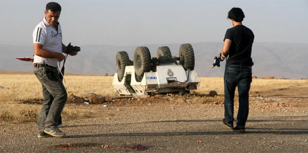 TOMA takla attı, 2 polis yaralı