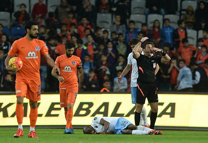 Stephane Mbia bilincini kaybetti