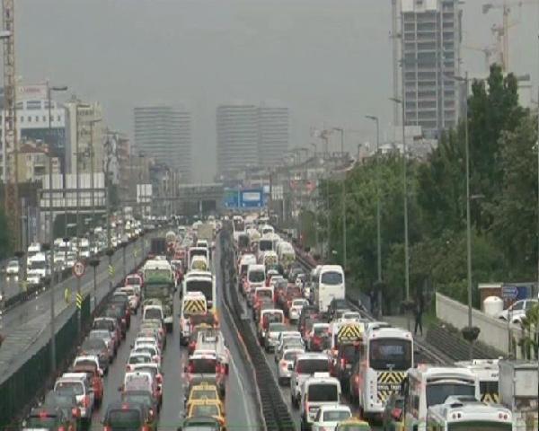 İstanbul'da trafik felç oldu!