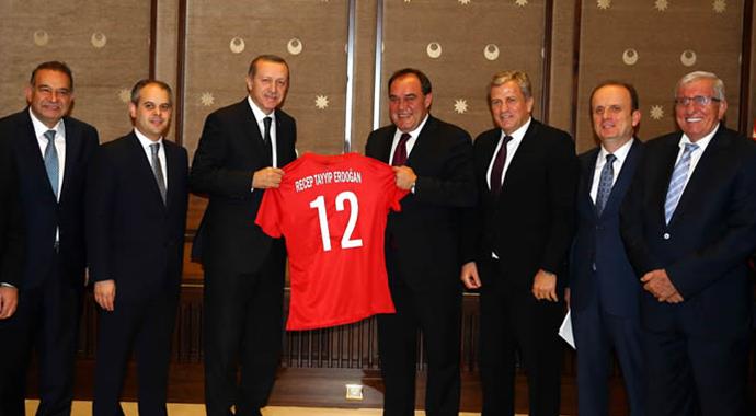 Cumhurbaşkanı Erdoğan, TFF Başkanı Demirören'i kabul etti