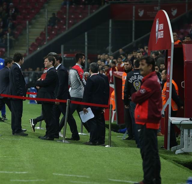 Volkan Demirel stadı terk etti, evine gitti!