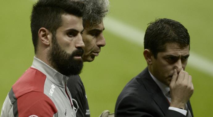 Volkan Demirel stadı terk etti, evine gitti!