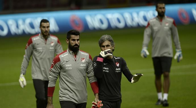 Volkan Demirel stadı terk etti, evine gitti!