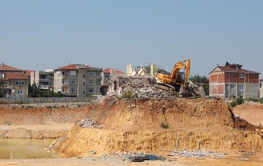 Fikirtepe'deki sembol binayı sonunda yıktılar