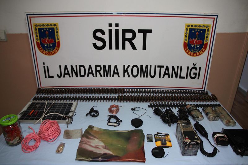 Siirt'te askerlerle çatışmaya giren teröristler kaçtı