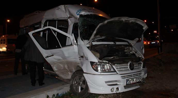 Denizli'de feci kaza: 19 yaralı