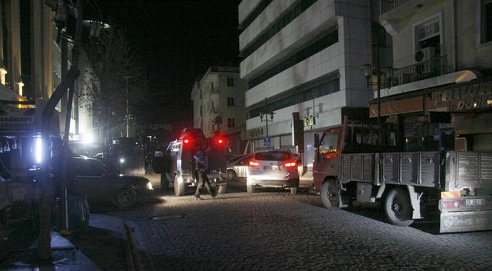 Diyarbakır'da polise parça tesirli bomba ile saldırdılar