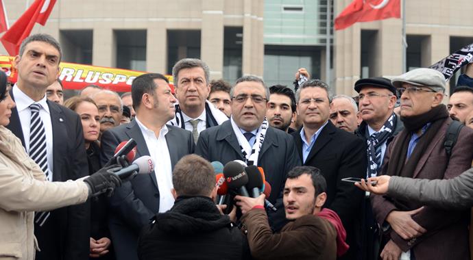 Çarşı hakime karşı!