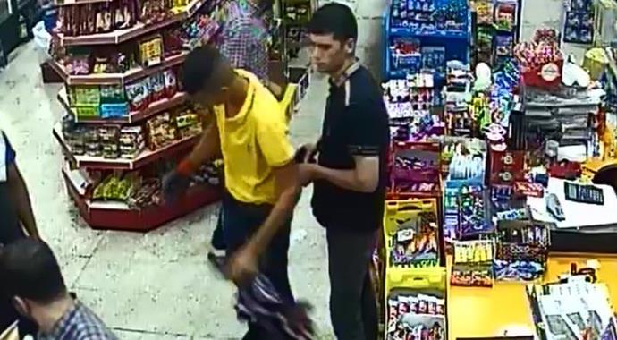 Polise bomba attı, bakın ne yaparken yakalandı