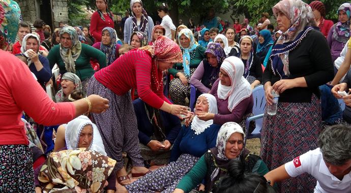 Şehit annesi yürek dağladı: 'Ne olur oğlun ölmedi deyin'