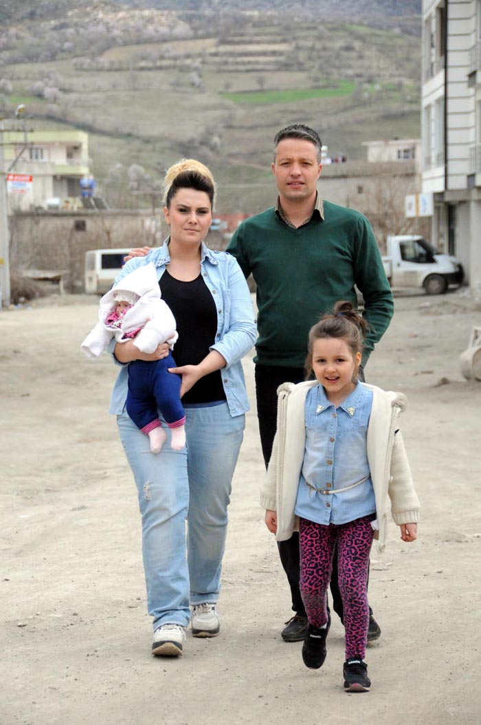 Doğum yapan hemşirenin karnında gazlı bez unuttular!