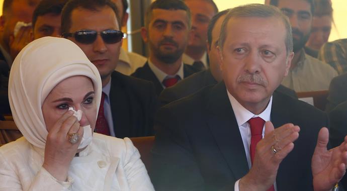 Cumhurbaşkanı Erdoğan ve eşi gözyaşlarını tutamadı