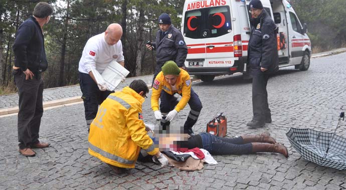 Karısını öldürmeden önce, kızını çiçek toplamaya göndermiş