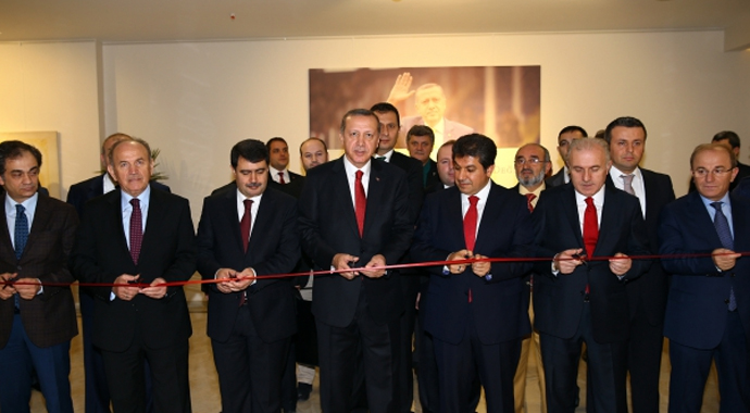 Erdoğan'ı gülümseten nişan davetiyesi!