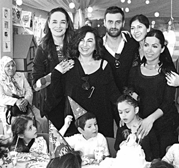 İşte ünlülerin hiç bilinmeyen torunları!