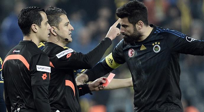 İşte Caner'in kırmızı kart gördüğü pozisyon