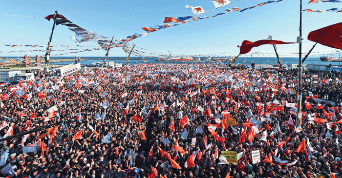 Başbakan sert çıktı: 'Taşeronla değil patronla uğraşıyoruz'