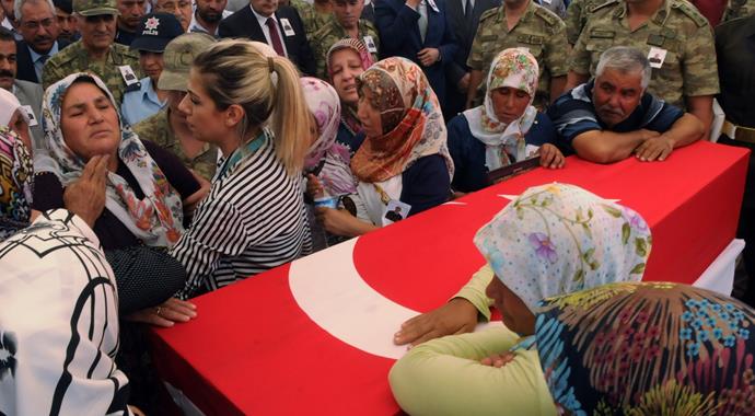 Şehidin abisi haykırdı, imam ağladı