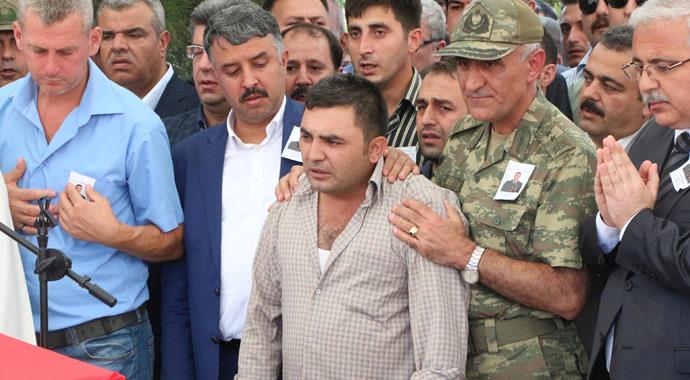 Şehidin abisi haykırdı, imam ağladı