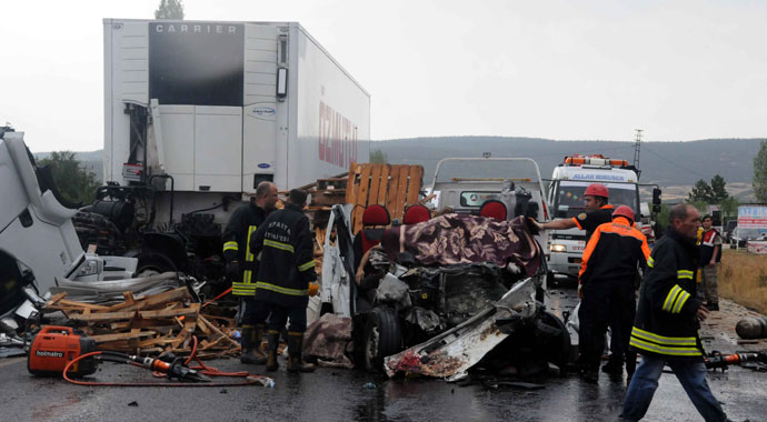 Kaza değil facia: 4 ölü, 1 yaralı