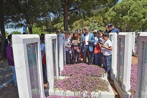 120 otobüs 10 bin öğrenciyle Çanakkale çıkarması
