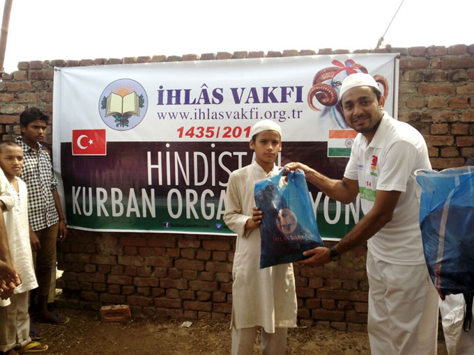 İhlas Vakfı 10 ülkede Müslümanların yüzünü güldürdü