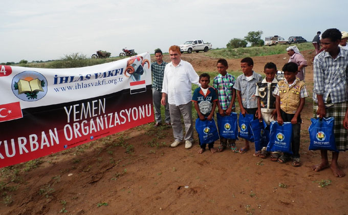 İhlas Vakfı 10 ülkede Müslümanların yüzünü güldürdü