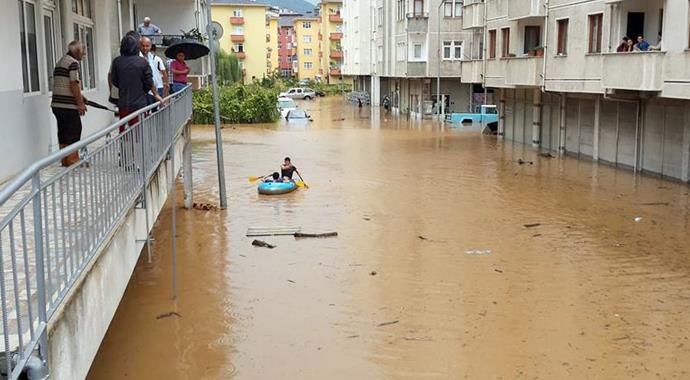 Artvin'de sel nedeniyle 7 kişi hayatını kaybetti, 1 kayıp