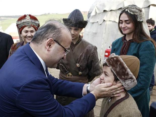 Yalçın Akdoğan 'Diriliş' dizisinin setinde