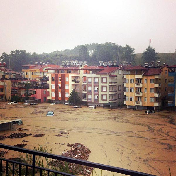 Antalya'da şiddetli yağmur!  8 saatte metrekareye 280 kilo...