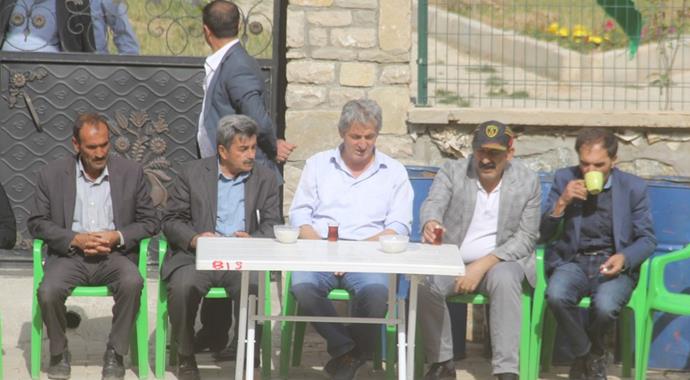 HDP'li vekil, 'canlı kalkan' eylemcilerini ziyaret etti