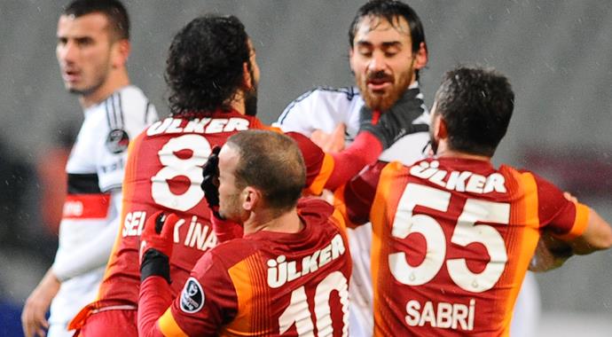 Cüneyt Çakır, Veli Kavlak'a neden kırmızı kart verdi?