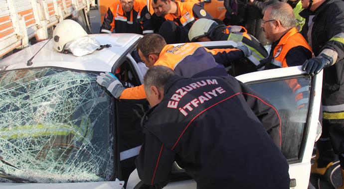 Erzurum'da feci kaza! 5 askeri personel yaralı