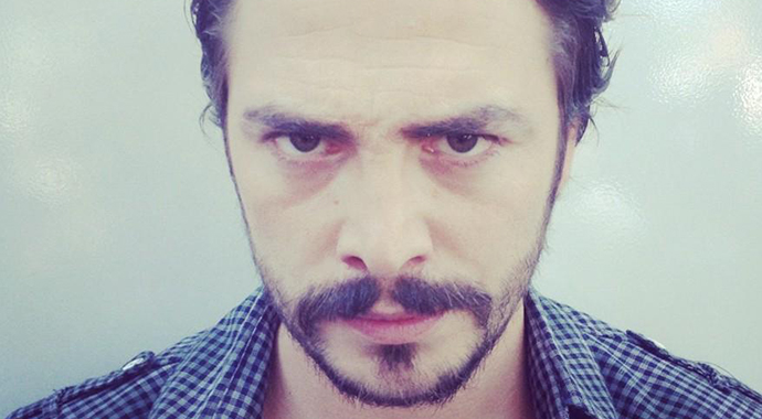 Ünlü oyuncudan babasına büyük jest