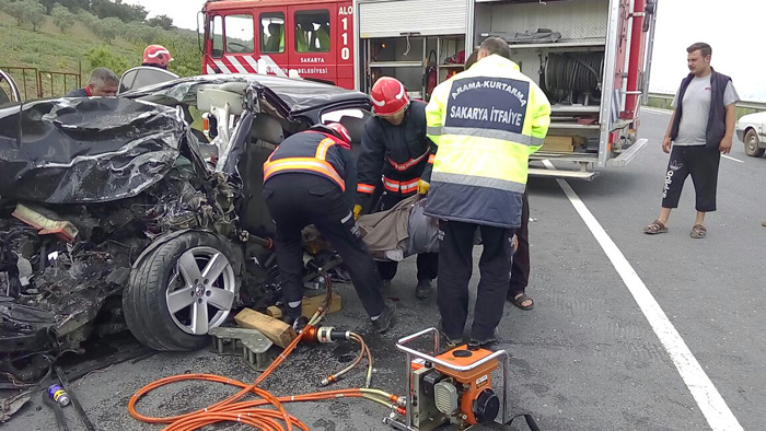 Sakarya'da katliam gibi kaza, 5 kişi hayatını kaybetti