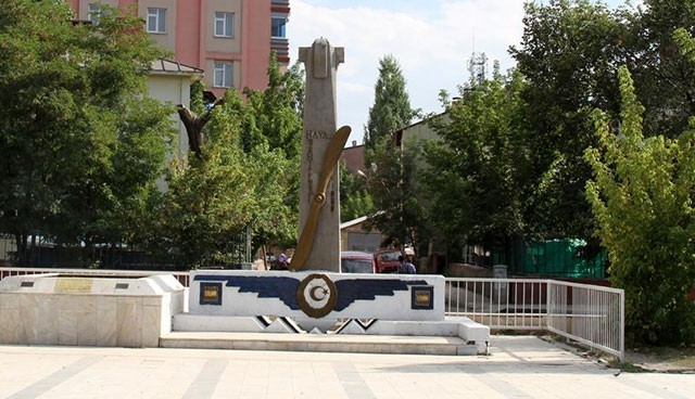 Sırrı Sakık: 