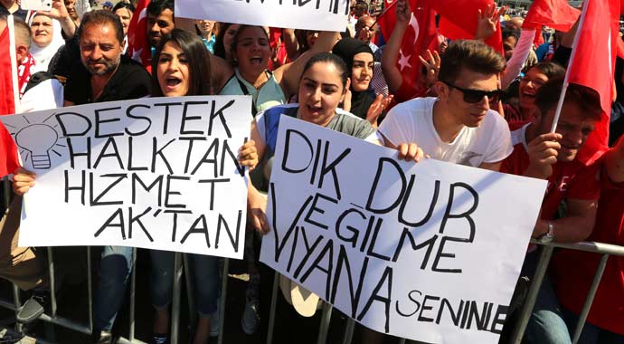Başbakan Erdoğan Viyana'ya ayak bastı