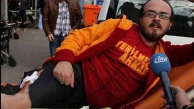 Galatasaray-Fenerbahçe derbisi öncesi bir taraftar bıçaklandı
