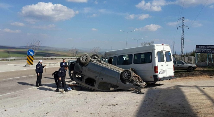 Öğrenci servisi kaza yaptı: 9 yaralı